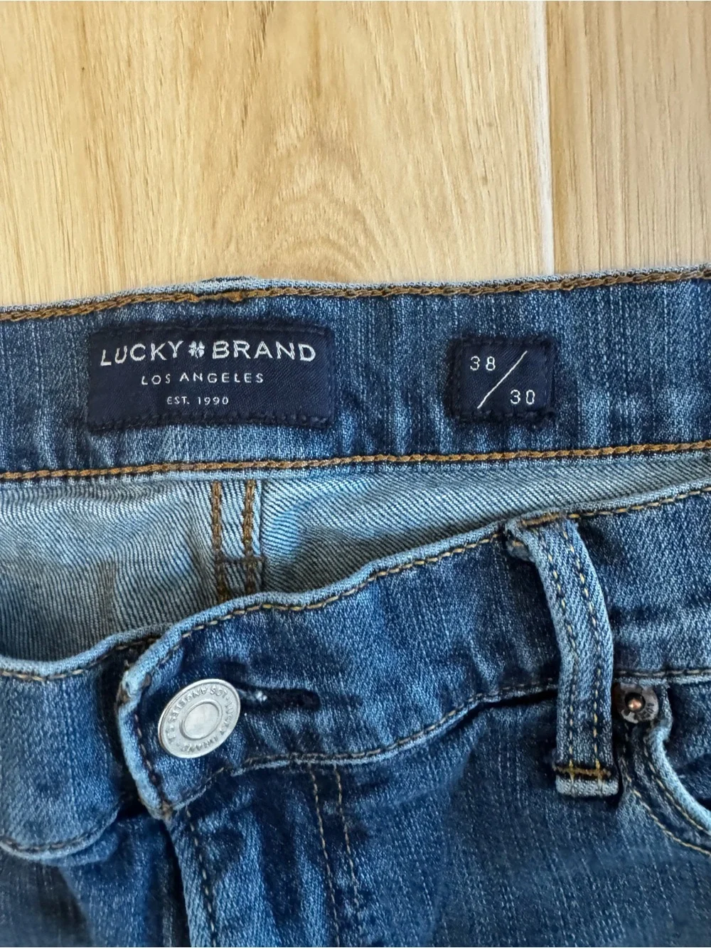 Lucky Brand 221 Straight Fit Medium Wash Jeans Men’s 38x30